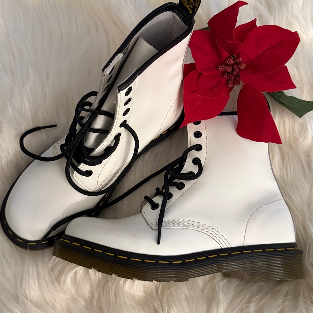 Dr. Martens White Combat Boots with Black Laces NWOT🔥
